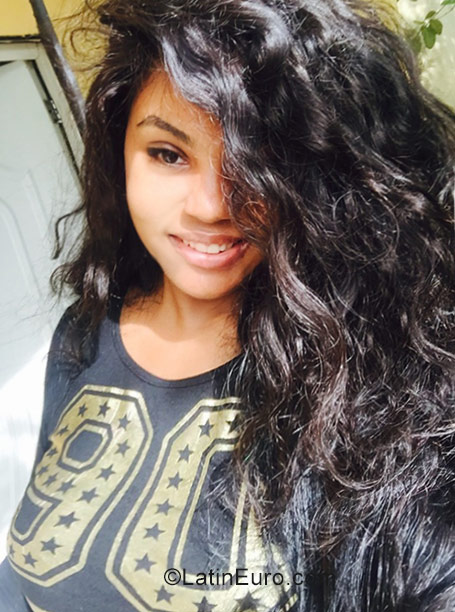 Date this charming Dominican Republic girl Yissell from Santo Domingo DO31712
