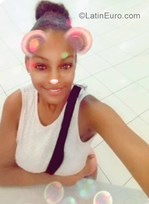 Date this young Dominican Republic girl Madelin from Santiago De Los Caballeros DO31779