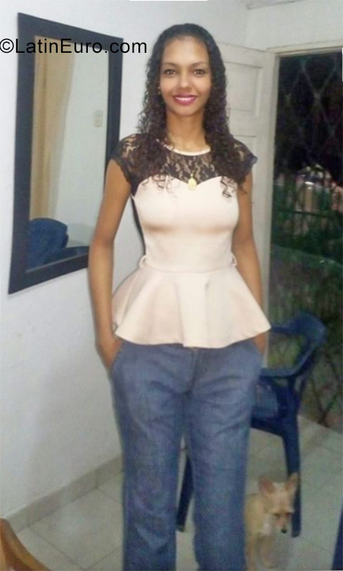Date this lovely Colombia girl Yezz from Barranquilla CO23488
