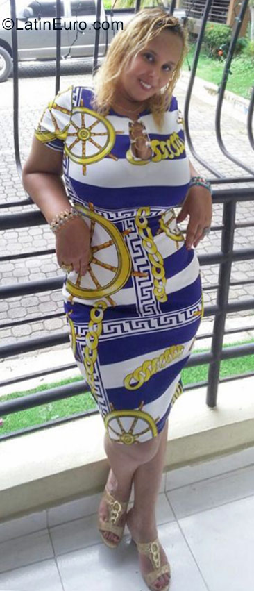 Date this charming Dominican Republic girl Paola from Santo Domingo DO31794