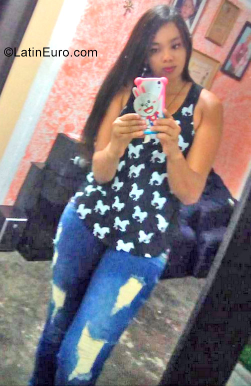 Date this attractive Colombia girl Andrea from Medellin CO23494