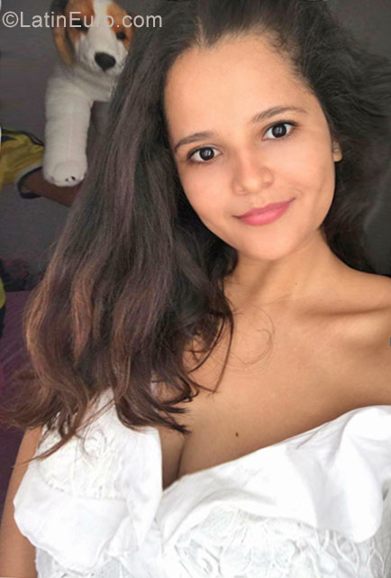 Date this attractive Colombia girl Isabel from Cartagena CO23495