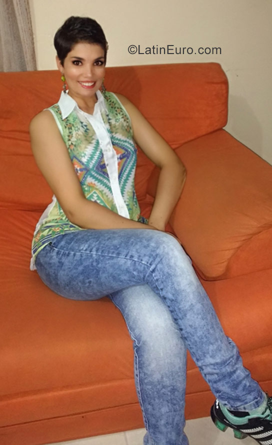 Date this exotic Colombia girl Giovanna from Bogota CO23498