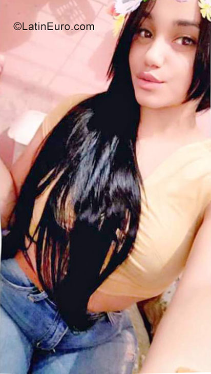 Date this voluptuous Dominican Republic girl Madelin from Santo Domingo DO31860