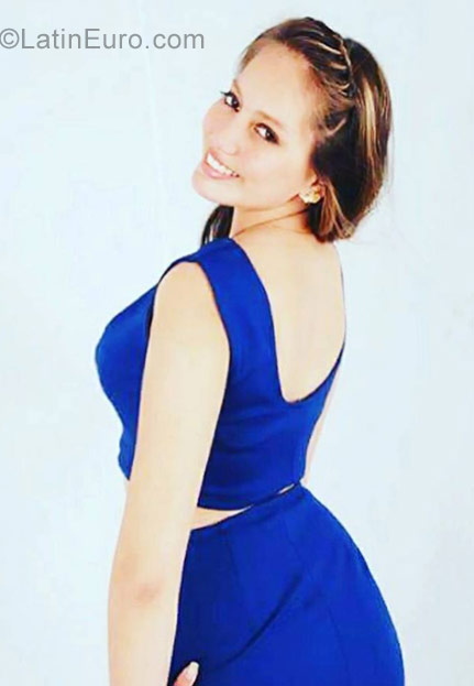 Date this voluptuous Colombia girl Yuliana from Palmira CO23552