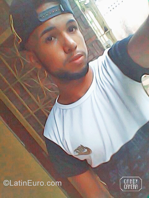 Date this georgeous Venezuela man Leonardo from Caracas VE1430