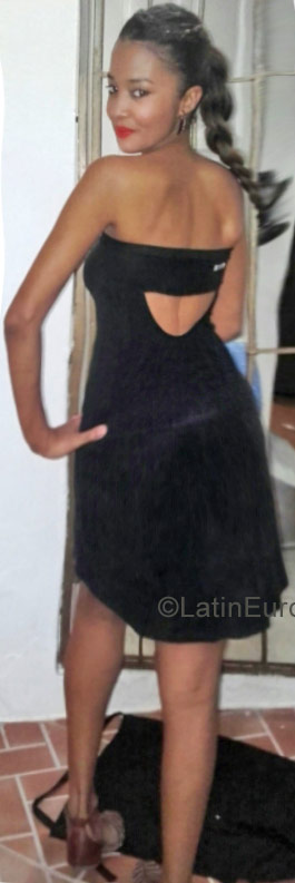 Date this stunning Dominican Republic girl Samy from Santo Domingo DO31909