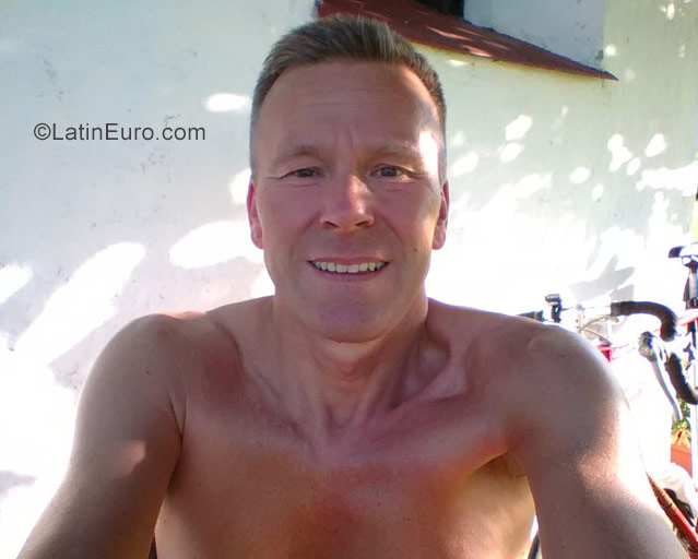 Date this pretty Germany man Robert from München DE458