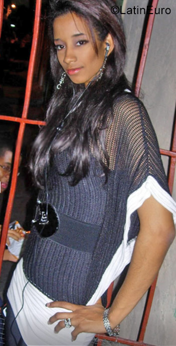 Date this delightful Dominican Republic girl Alina from Santo Domingo DO31922