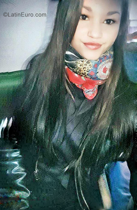 Date this gorgeous Argentina girl Laura from Buenos Aires AR133