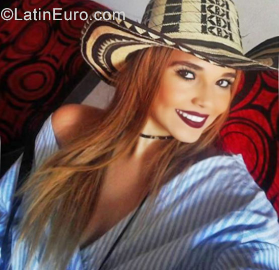 Date this sultry Colombia girl Maria from Barranquilla CO23642