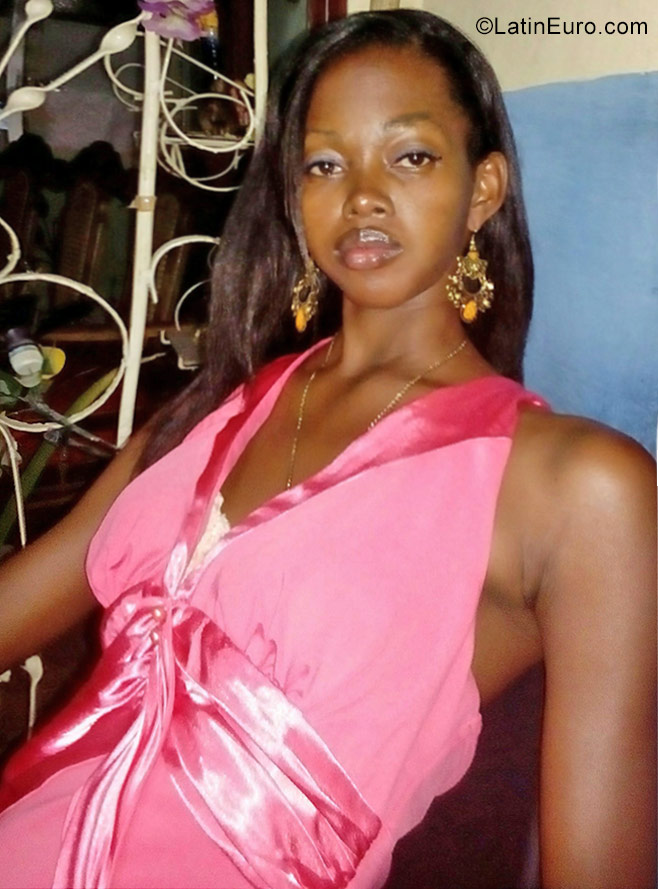 Date this athletic Cuba girl Yuleisi from Guantanamo CU277