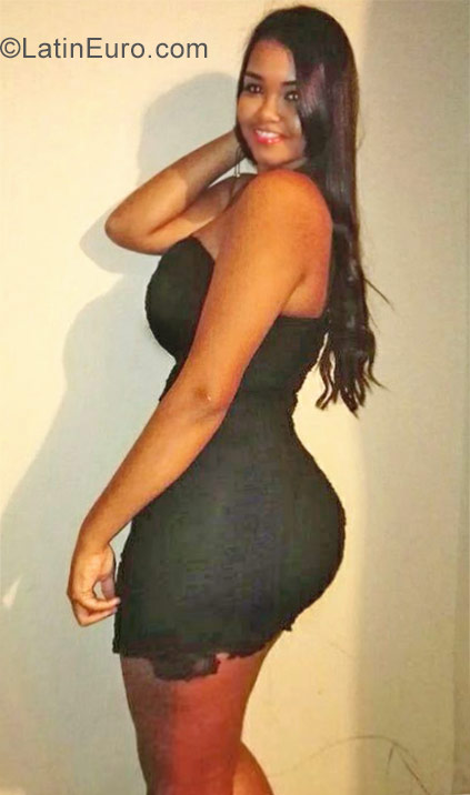 Date this happy Colombia girl Maria from Medellin CO23700