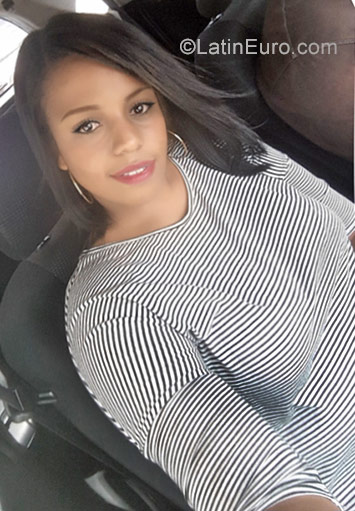 Date this hot Dominican Republic girl Bexi from Santo Domingo DO32100