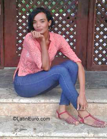Date this pretty Dominican Republic girl Jennifer from Santo Domingo DO32107