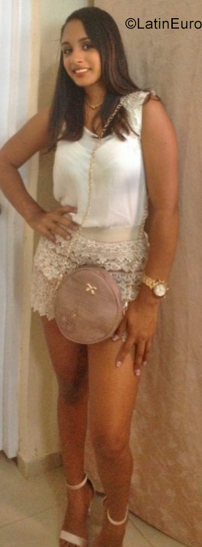 Date this stunning Dominican Republic girl Heleinie from La Vega DO32137
