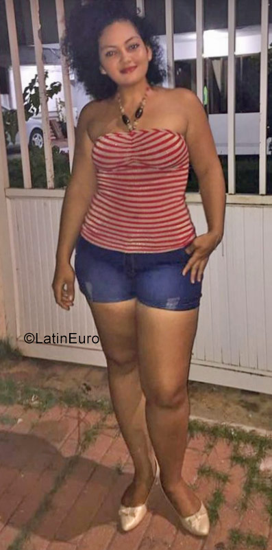 Date this gorgeous Colombia girl Nicoleth from Cartagena De Indias CO23781