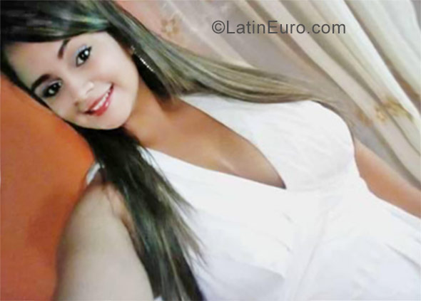 Date this sensual Colombia girl Maria from Barranquilla CO23790