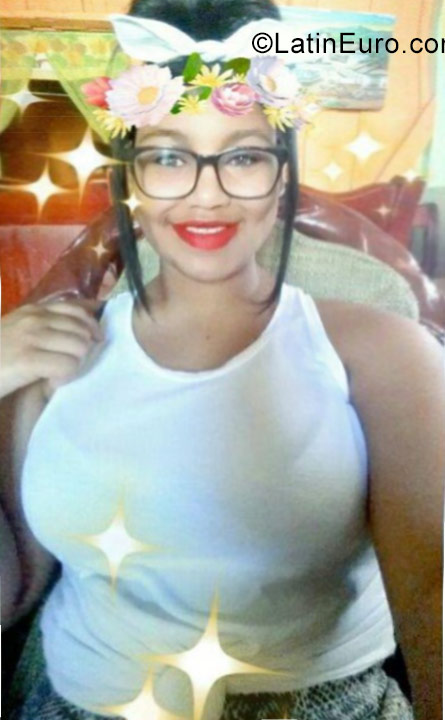 Date this attractive Dominican Republic girl Marielyis from Santo Domingo DO32290
