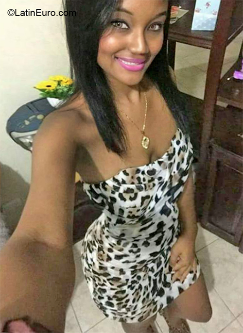 Date this attractive Dominican Republic girl Franchesca from Santo Domingo DO32324