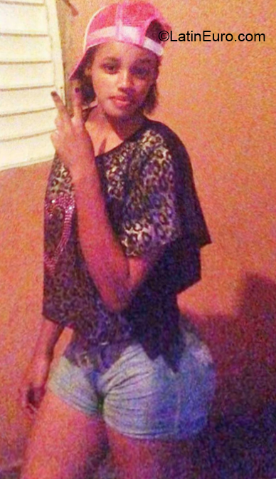 Date this foxy Dominican Republic girl Pamela from Santo Domingo DO32335