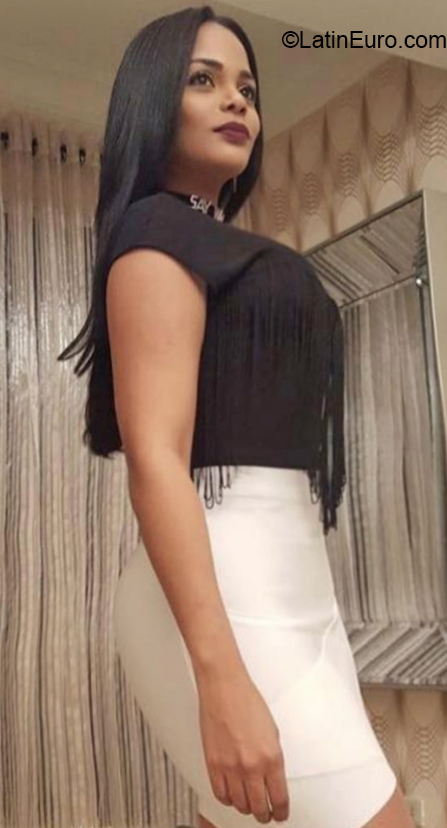 Date this voluptuous Dominican Republic girl Perla from Santo Domingo DO32346