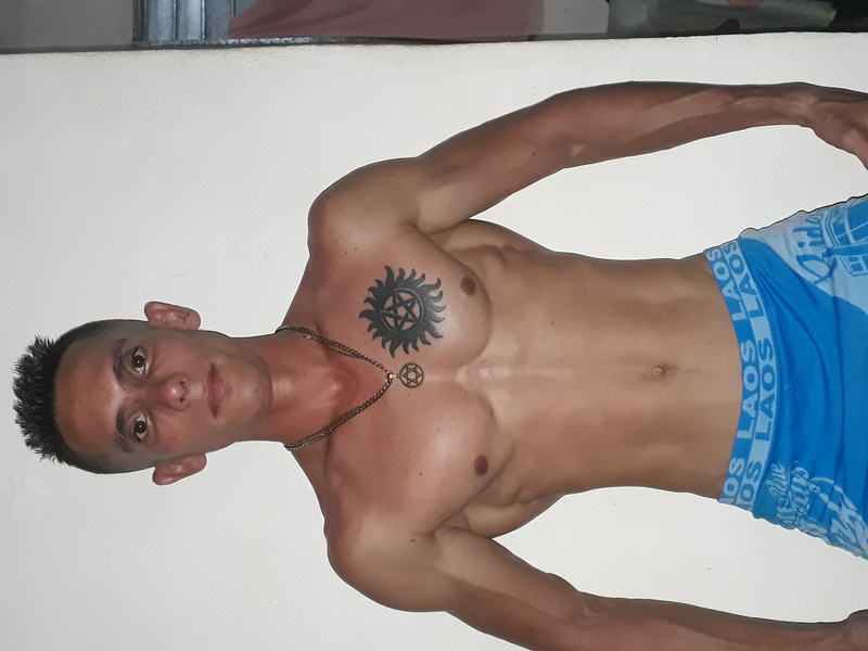 Date this nice looking Cuba man Yosmany from Isla De La Juventud CU300