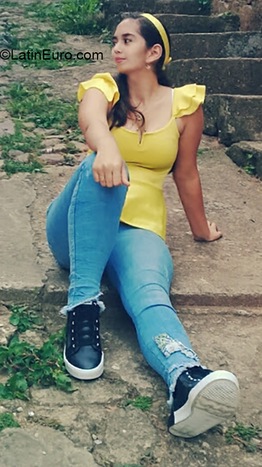 Date this pretty Colombia girl Muya from Ocana CO23859