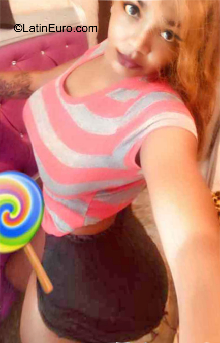 Date this charming Dominican Republic girl Michele from La Romana DO32382