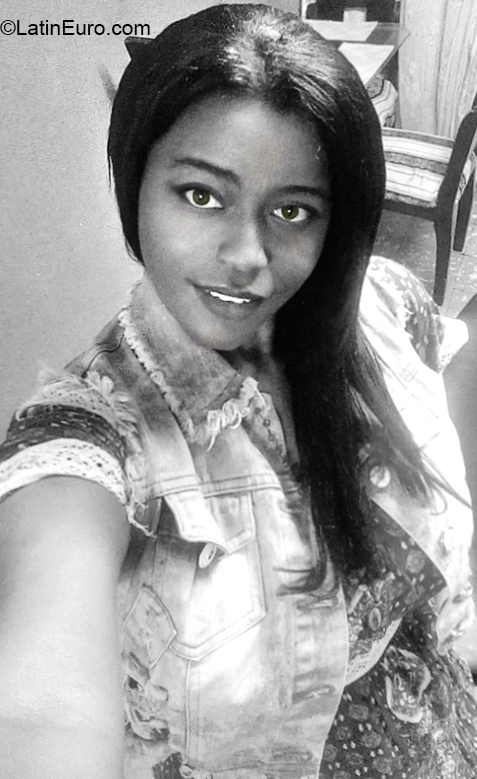 Date this hot Colombia girl Negrita from Cali CO23877