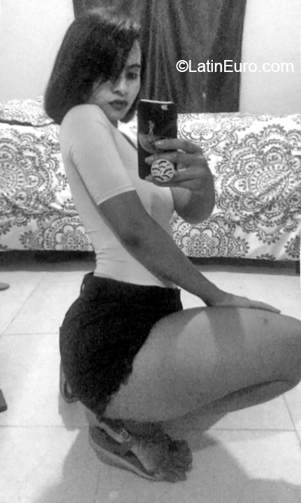 Date this georgeous Dominican Republic girl Reyna from Santiago DO32496