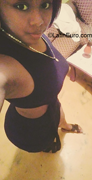Date this pretty Dominican Republic girl Darlinia from Santo Domingo DO32725
