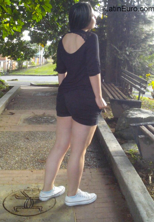 Date this pretty Colombia girl Milena from Armenia CO24027