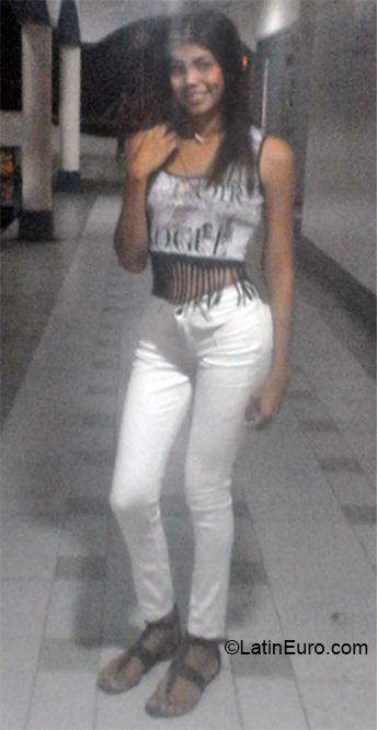 Date this foxy Venezuela girl Isandryis from Cumana VE1739