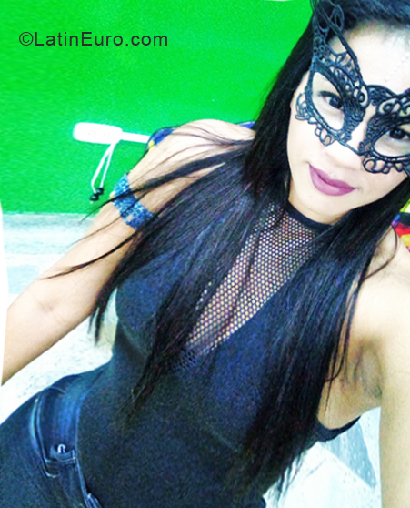 Date this cute Colombia girl Karen from Bogota CO24091