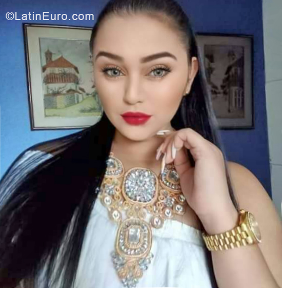 Date this foxy Colombia girl Camila from Bogota CO24099