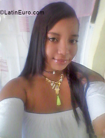 Date this voluptuous Colombia girl Samara from Cartago CO24164