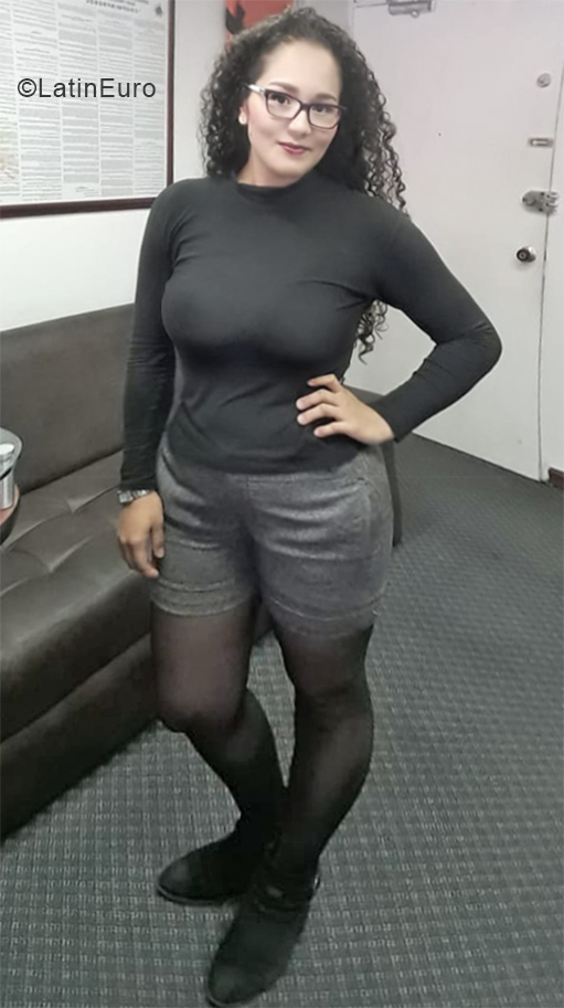 Date this georgeous Colombia girl Leidy from Bogota CO24328