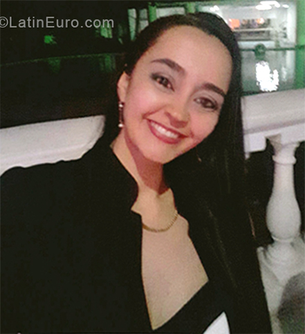 Date this stunning Colombia girl Zuleika from Cali CO24335