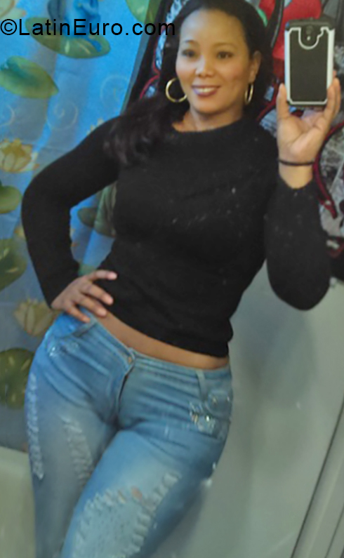 Date this gorgeous Dominican Republic girl Rossanna from Santo Domingo DO33173
