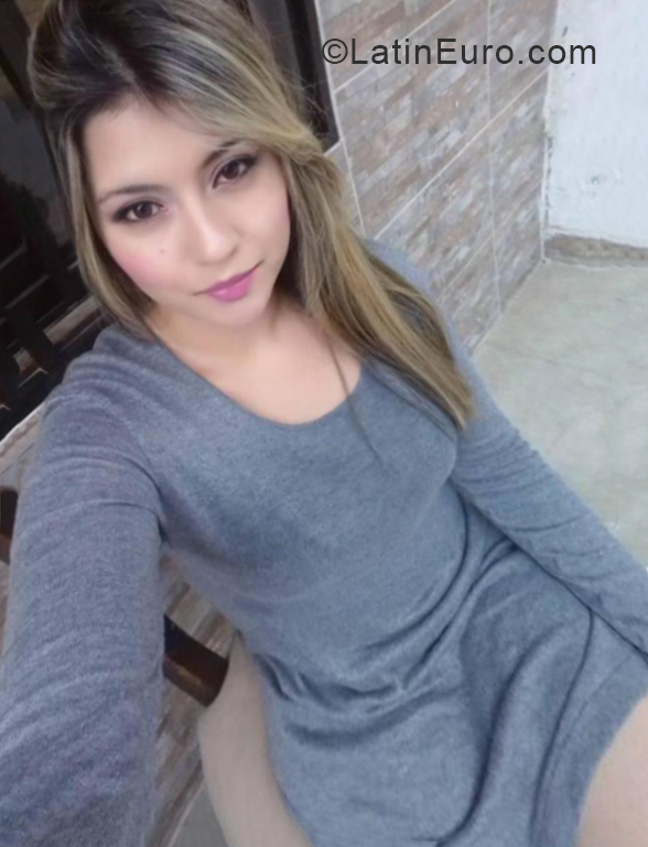 Date this gorgeous Colombia girl Diana from Medellin CO24395