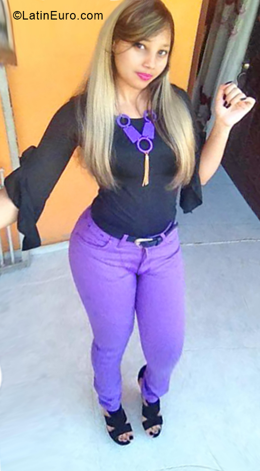 Date this young Dominican Republic girl Wendolin from Santiago DO33217