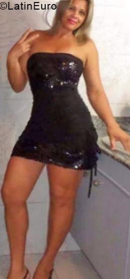 Date this voluptuous Brazil girl Nelly from Sao Paulo BR10676