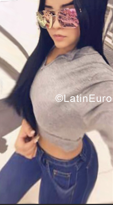 Date this happy Venezuela girl Kimberly from Caracas VE1927