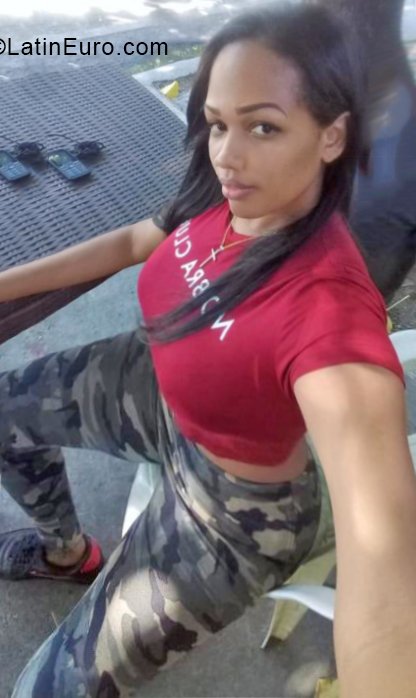 Date this pretty Dominican Republic girl Carolina from Santo Domingo DO33366