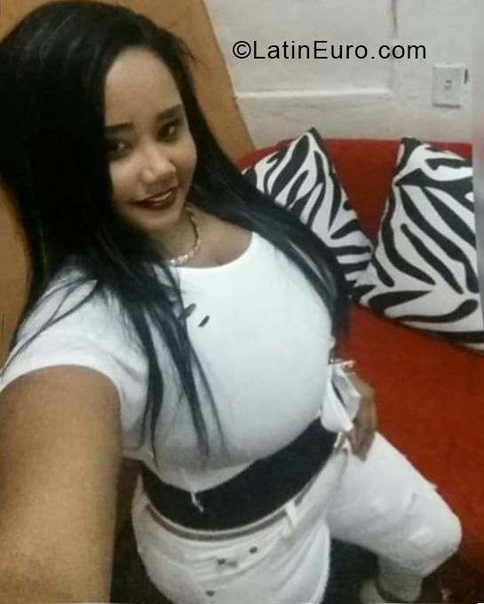 Date this good-looking Dominican Republic girl Mariela from Santo Domingo DO33388