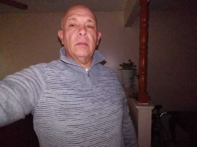 Date this nice looking United States man Micheallat from Los Angeles US19610