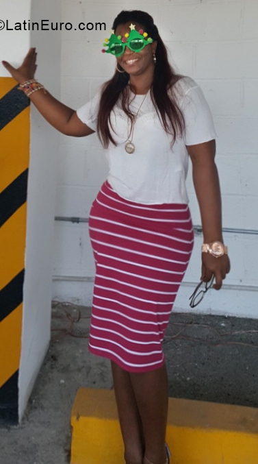 Date this attractive Dominican Republic girl Yaquelin from Santo Domingo DO33433