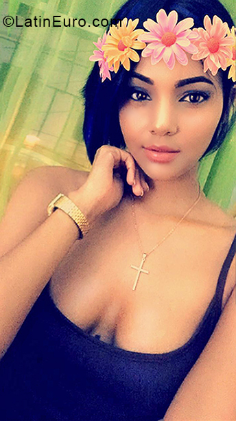 Date this foxy Dominican Republic girl Rossy from Santo Domingo DO33452
