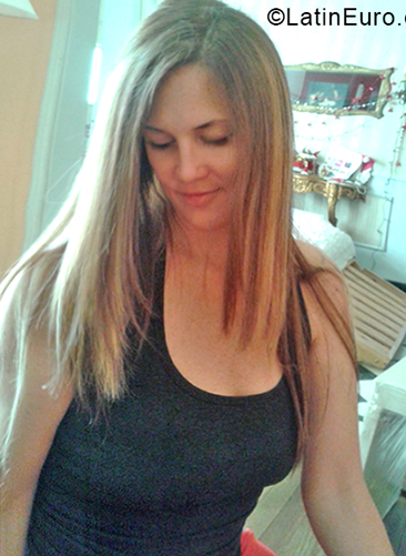 Date this funny Argentina girl Flor from Rosario AR170